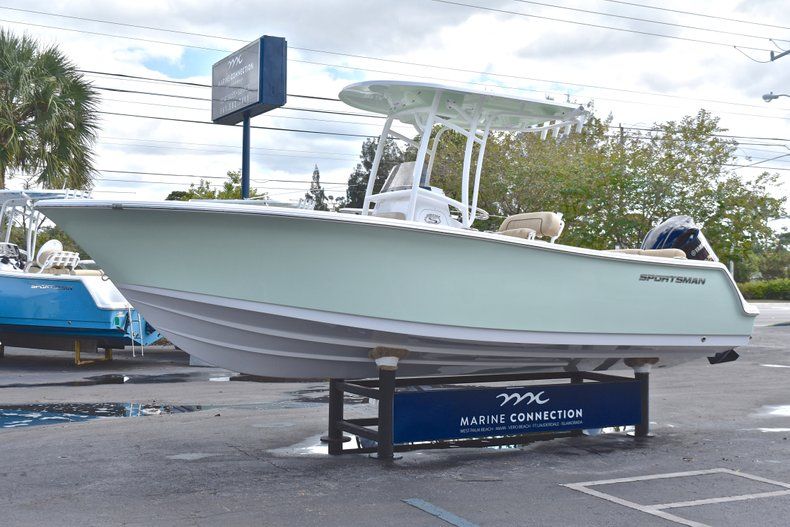 Thumbnail 3 for New 2019 Sportsman Heritage 231 Center Console boat for sale in Islamorada, FL