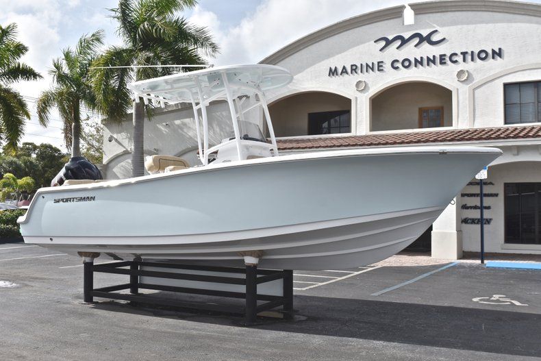 Thumbnail 1 for New 2019 Sportsman Heritage 231 Center Console boat for sale in Fort Lauderdale, FL