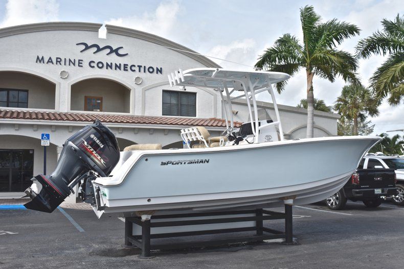 Thumbnail 7 for New 2019 Sportsman Heritage 231 Center Console boat for sale in Fort Lauderdale, FL