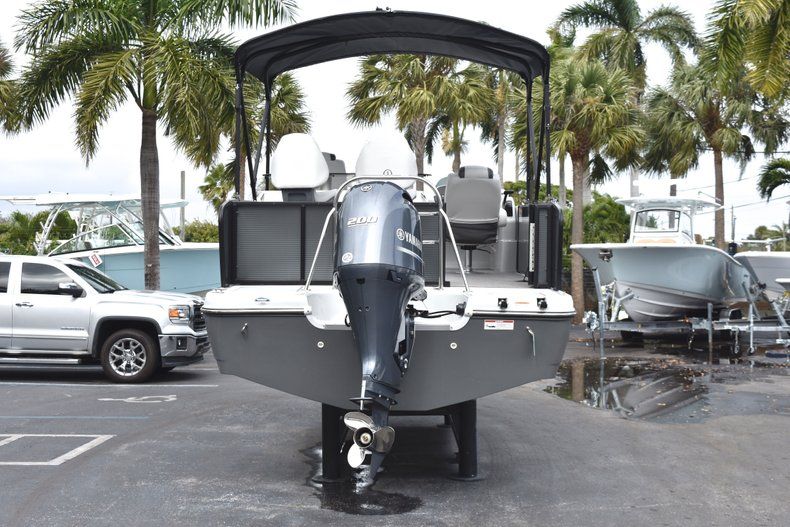 Thumbnail 6 for New 2019 Hurricane FunDeck FD 236 Wet Bar OB boat for sale in West Palm Beach, FL