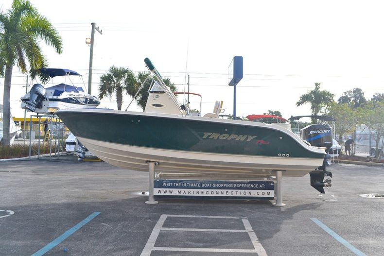 Thumbnail 6 for Used 2002 Trophy 2103 Center Console boat for sale in West Palm Beach, FL