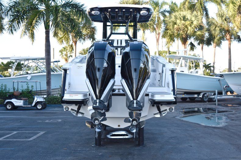 Thumbnail 6 for New 2019 Blackfin 272CC Center Console boat for sale in West Palm Beach, FL