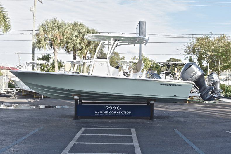 Thumbnail 4 for New 2019 Sportsman Masters 247 Bay Boat boat for sale in Vero Beach, FL