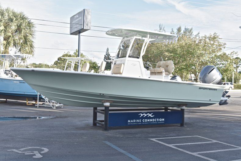 Thumbnail 3 for New 2019 Sportsman Masters 247 Bay Boat boat for sale in Vero Beach, FL