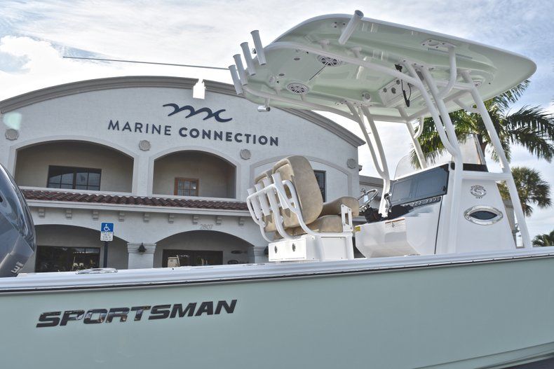 Thumbnail 8 for New 2019 Sportsman Masters 247 Bay Boat boat for sale in Vero Beach, FL