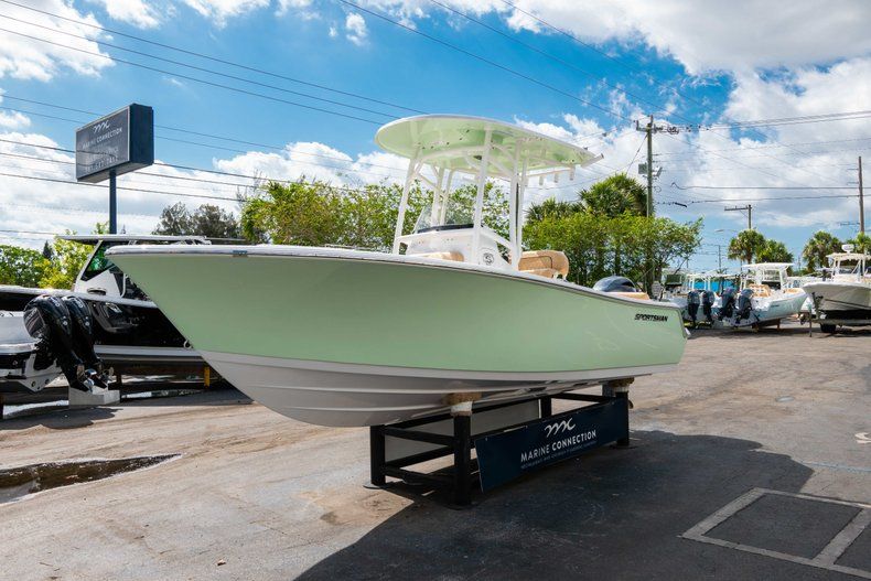 Thumbnail 3 for New 2019 Sportsman Heritage 211 Center Console boat for sale in Miami, FL