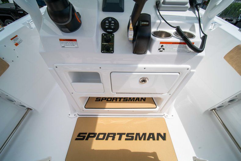 Thumbnail 25 for New 2019 Sportsman Heritage 211 Center Console boat for sale in Miami, FL