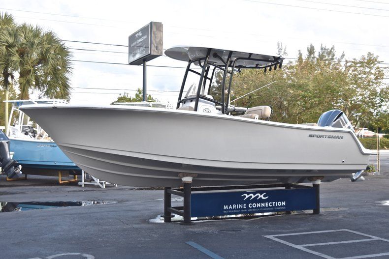 Thumbnail 3 for New 2019 Sportsman Open 232 Center Console boat for sale in West Palm Beach, FL