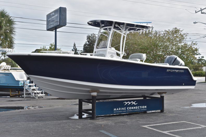 Thumbnail 3 for New 2019 Sportsman Open 232 Center Console boat for sale in Fort Lauderdale, FL