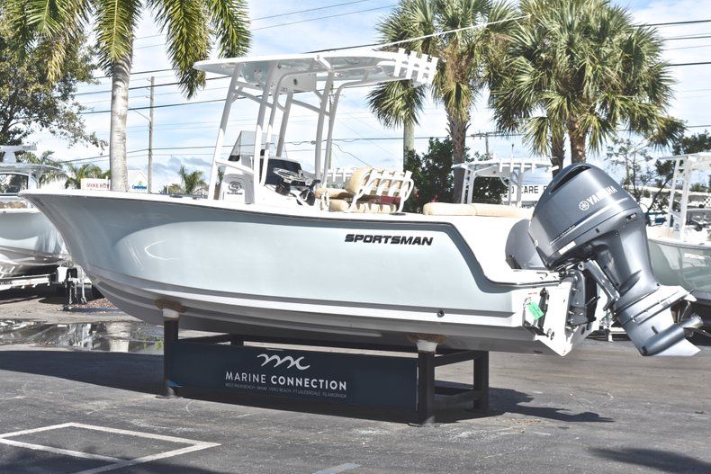 Thumbnail 5 for New 2019 Sportsman Heritage 231 Center Console boat for sale in Vero Beach, FL