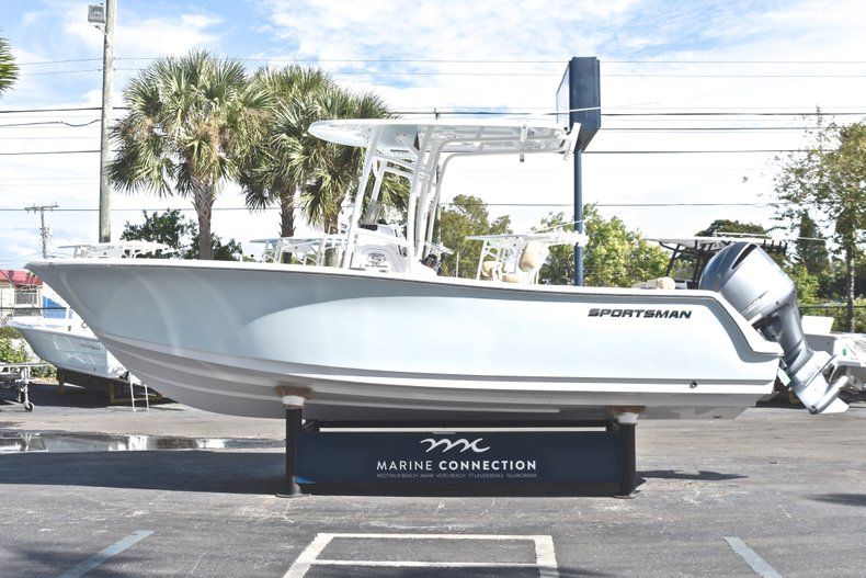 Thumbnail 4 for New 2019 Sportsman Heritage 231 Center Console boat for sale in Vero Beach, FL