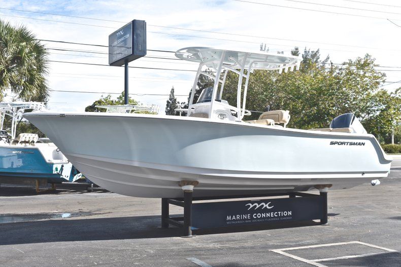 Thumbnail 3 for New 2019 Sportsman Heritage 231 Center Console boat for sale in Vero Beach, FL