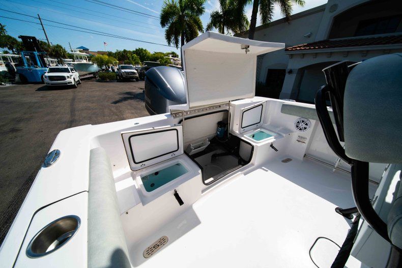 Thumbnail 21 for New 2019 Sportsman Heritage 231 Center Console boat for sale in Fort Lauderdale, FL