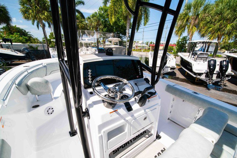 Thumbnail 26 for New 2019 Sportsman Heritage 231 Center Console boat for sale in Fort Lauderdale, FL