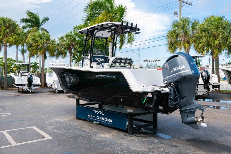 Thumbnail 4 for New 2019 Sportsman Heritage 231 Center Console boat for sale in Fort Lauderdale, FL