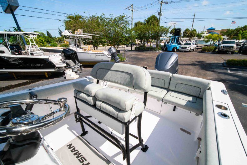 Thumbnail 32 for New 2019 Sportsman Heritage 231 Center Console boat for sale in Fort Lauderdale, FL