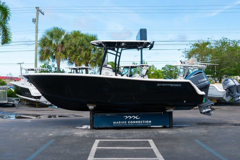 Thumbnail 3 for New 2019 Sportsman Heritage 231 Center Console boat for sale in Fort Lauderdale, FL