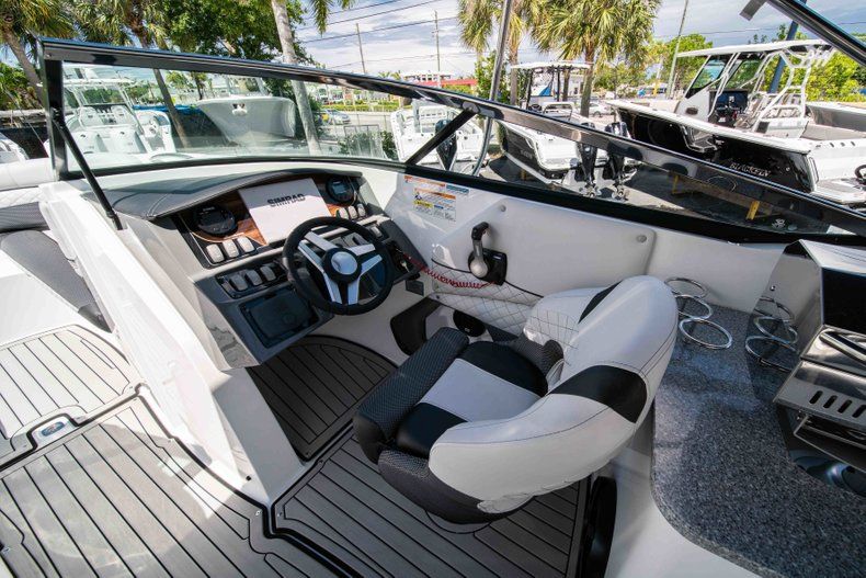 Thumbnail 19 for New 2019 Hurricane SD 2690 OB boat for sale in Vero Beach, FL