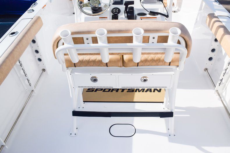 Thumbnail 11 for New 2019 Sportsman Heritage 231 Center Console boat for sale in West Palm Beach, FL