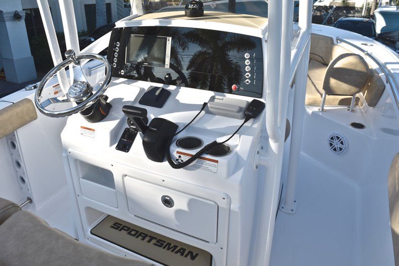 Thumbnail 32 for New 2019 Sportsman Open 232 Center Console boat for sale in Fort Lauderdale, FL