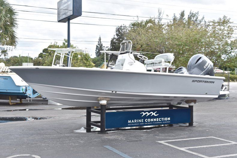 Thumbnail 3 for New 2019 Sportsman Masters 207 Bay Boat boat for sale in Vero Beach, FL