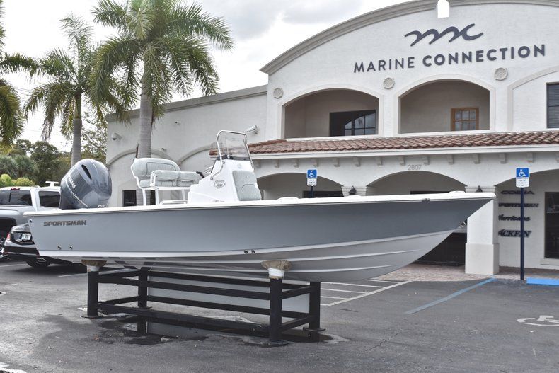 Thumbnail 1 for New 2019 Sportsman Masters 207 Bay Boat boat for sale in Vero Beach, FL