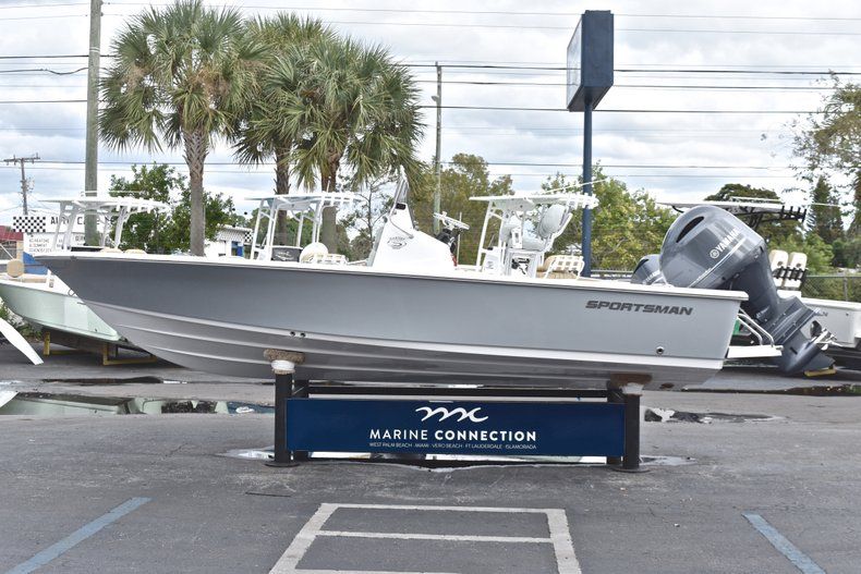 Thumbnail 4 for New 2019 Sportsman Masters 207 Bay Boat boat for sale in Vero Beach, FL