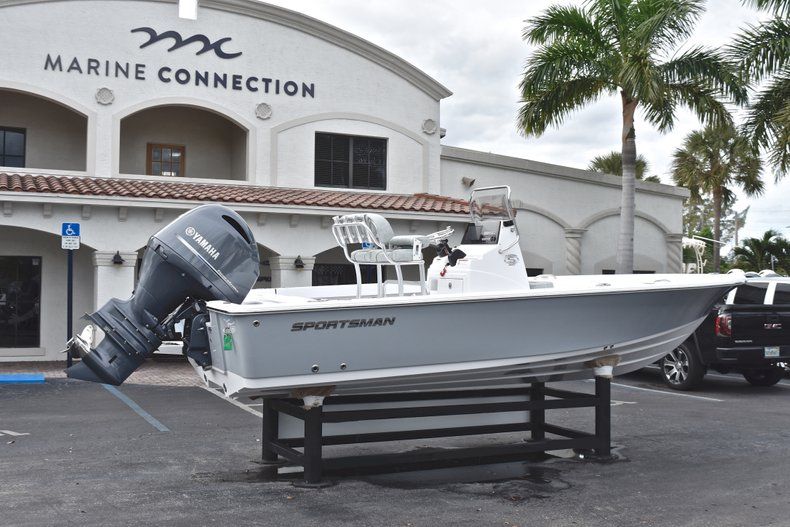 Thumbnail 7 for New 2019 Sportsman Masters 207 Bay Boat boat for sale in Vero Beach, FL