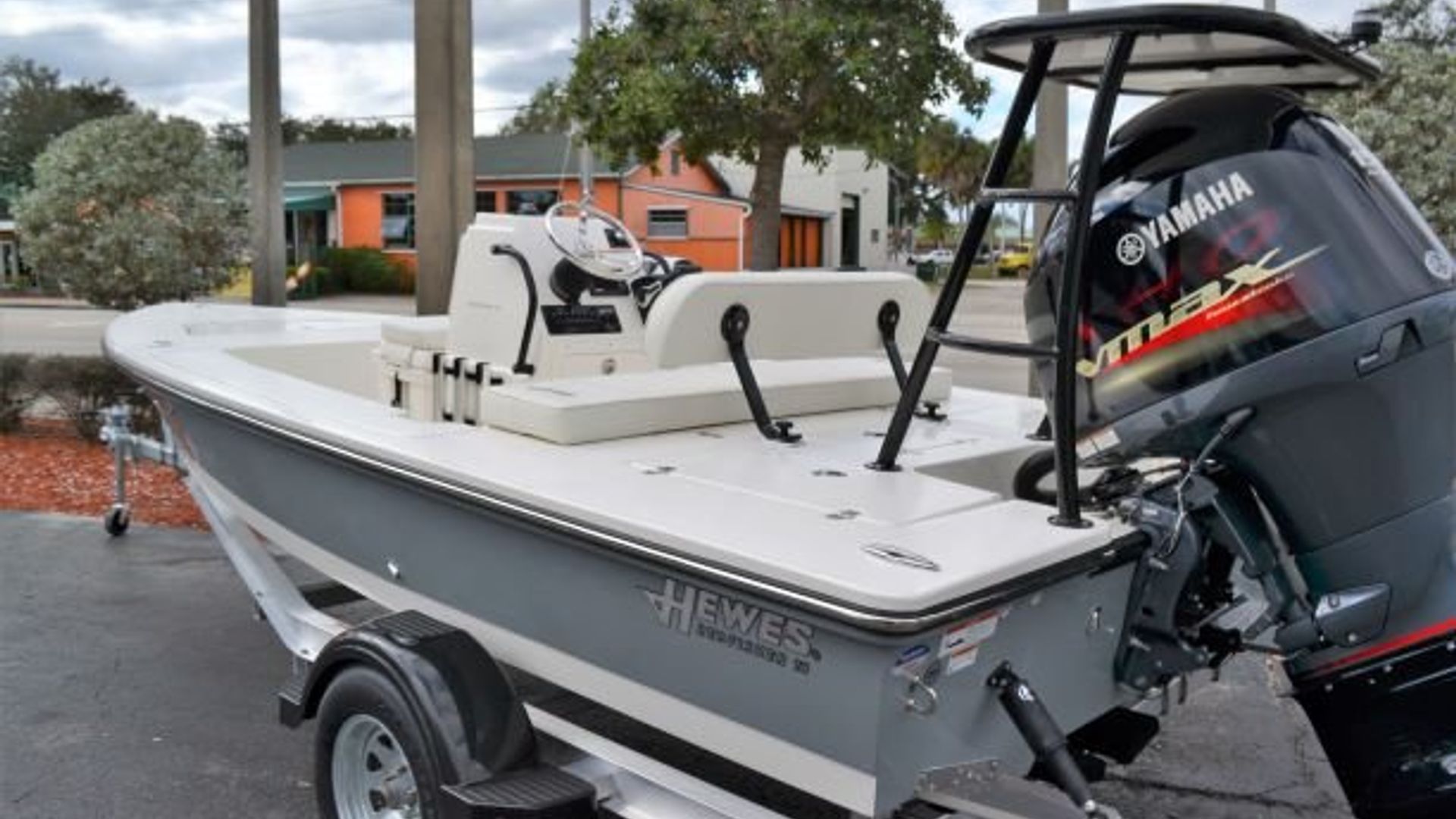 Used 2019 Hewes Redfisher 18 #C031 image 4