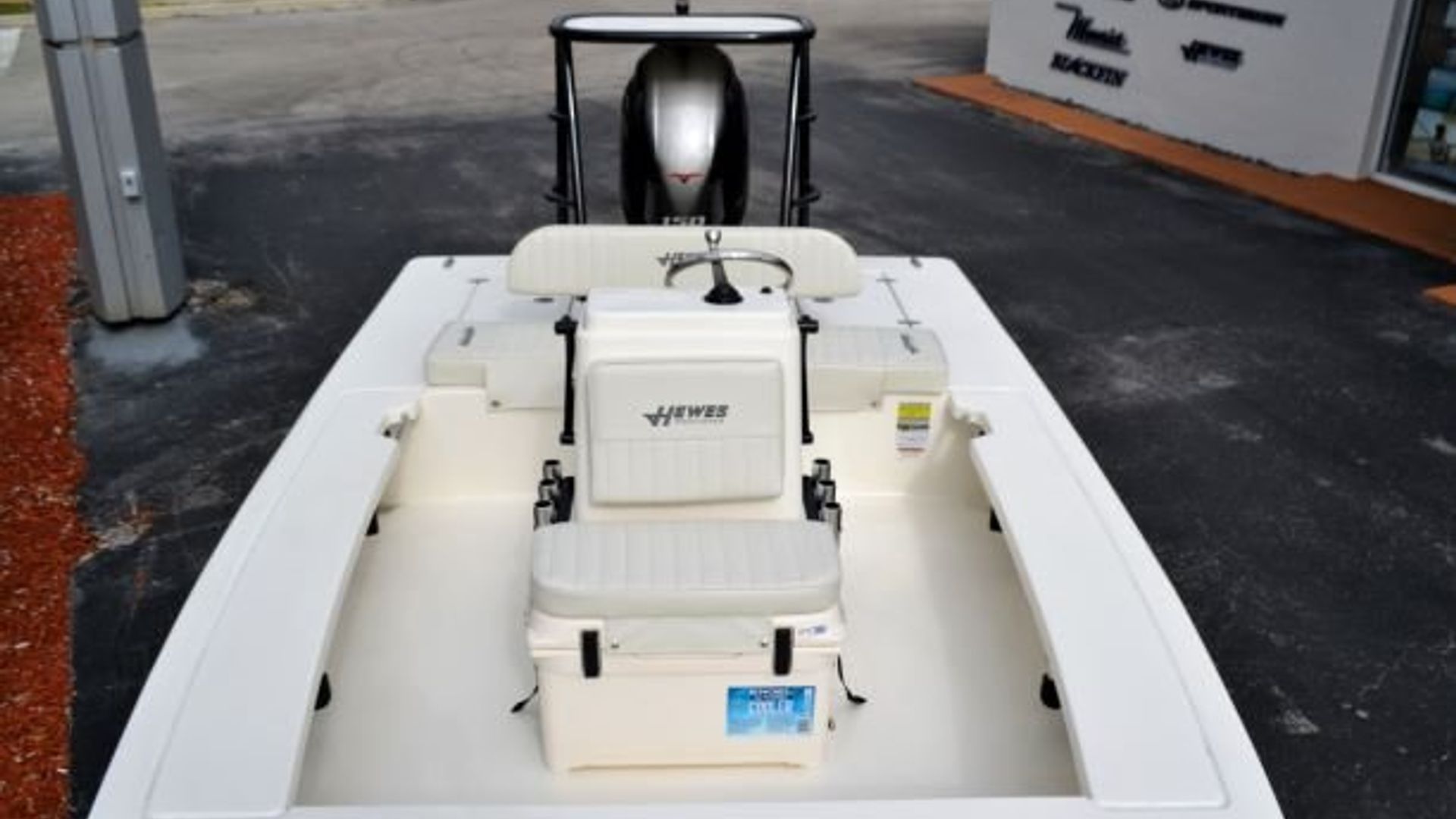 Used 2019 Hewes Redfisher 18 #C031 image 12