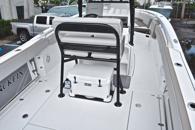 Thumbnail 9 for New 2019 Blackfin 242CC Center Console boat for sale in Fort Lauderdale, FL