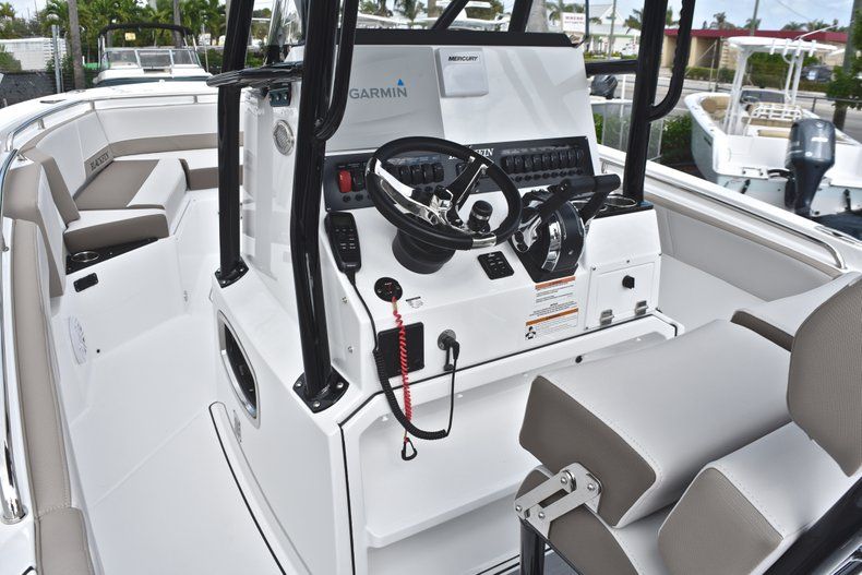 Thumbnail 31 for New 2019 Blackfin 242CC Center Console boat for sale in Fort Lauderdale, FL