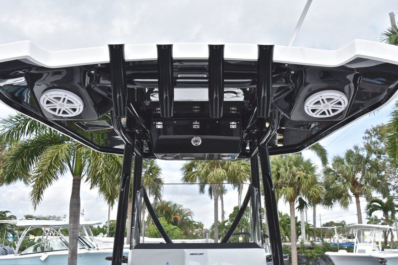 Thumbnail 26 for New 2019 Blackfin 242CC Center Console boat for sale in Fort Lauderdale, FL