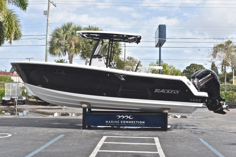 Thumbnail 4 for New 2019 Blackfin 242CC Center Console boat for sale in Fort Lauderdale, FL