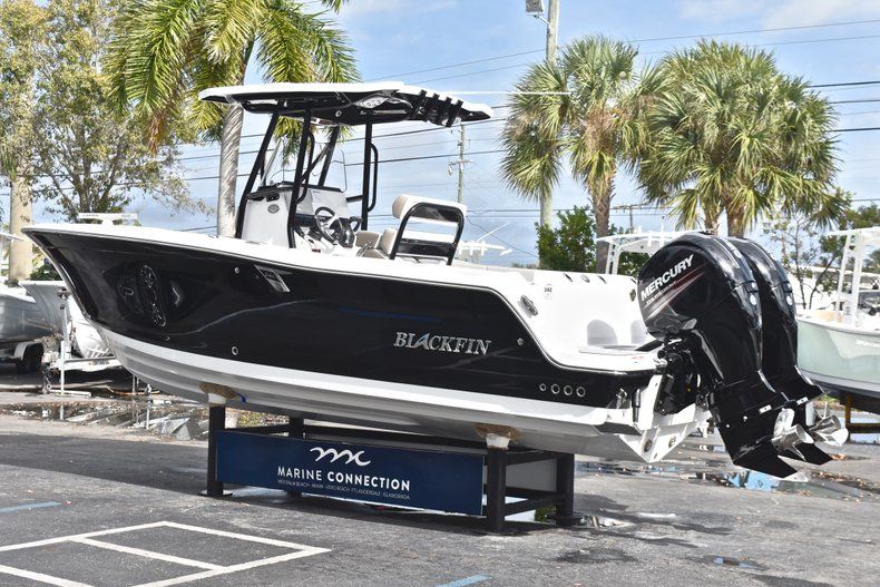 Thumbnail 5 for New 2019 Blackfin 242CC Center Console boat for sale in Fort Lauderdale, FL