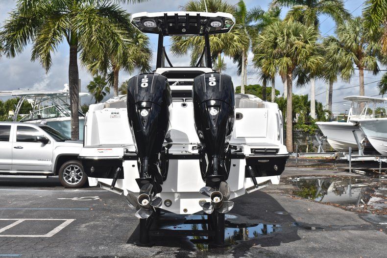 Thumbnail 6 for New 2019 Blackfin 242CC Center Console boat for sale in Fort Lauderdale, FL