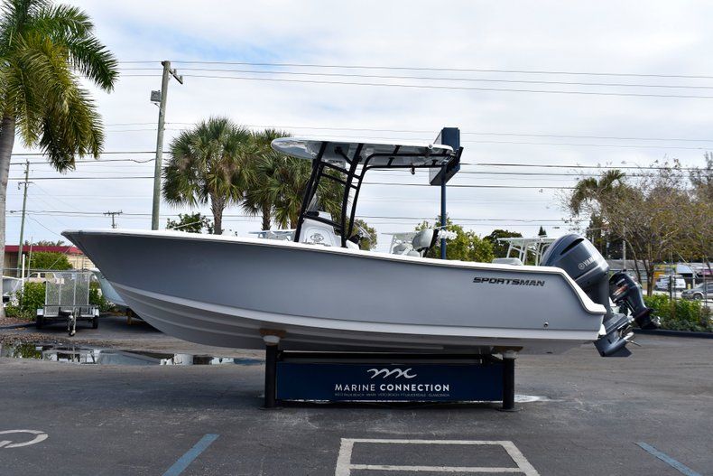 Thumbnail 4 for New 2019 Sportsman Open 232 Center Console boat for sale in Fort Lauderdale, FL