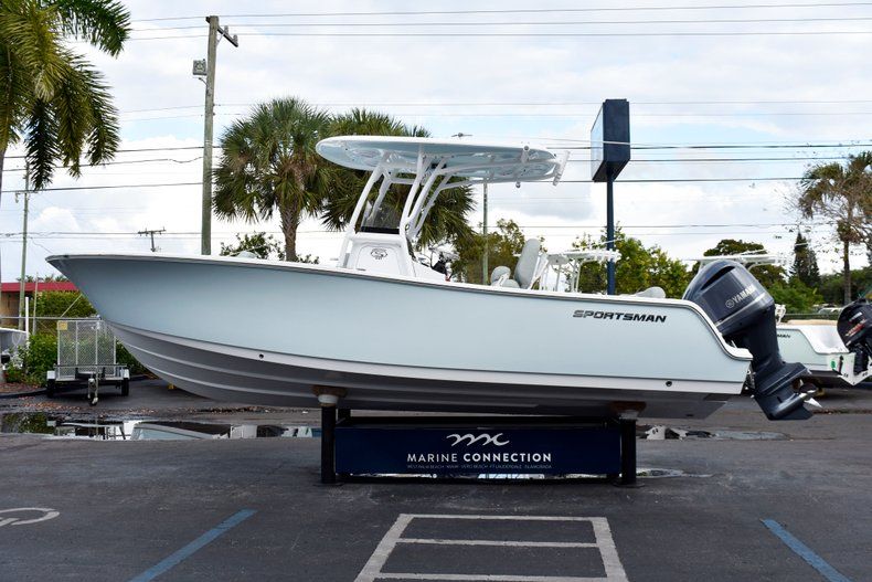 Thumbnail 4 for New 2019 Sportsman Heritage 241 Center Console boat for sale in West Palm Beach, FL