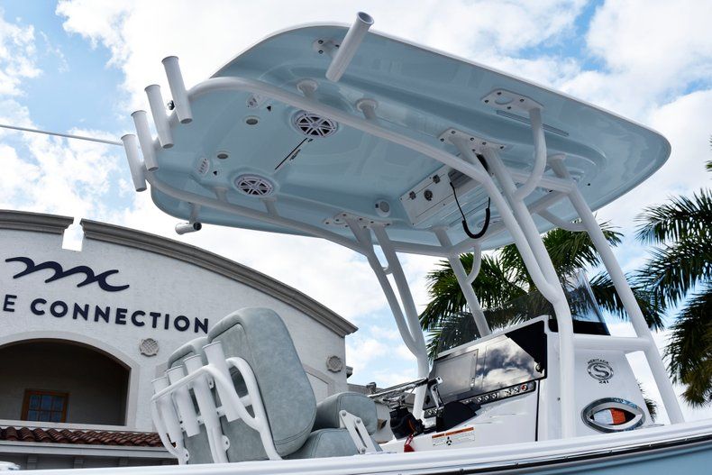 Thumbnail 8 for New 2019 Sportsman Heritage 241 Center Console boat for sale in West Palm Beach, FL