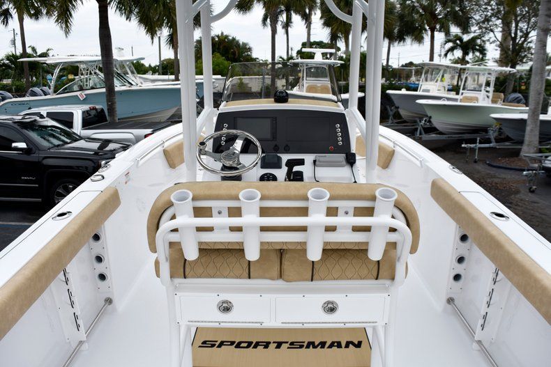 Thumbnail 10 for New 2019 Sportsman Open 232 Center Console boat for sale in Vero Beach, FL