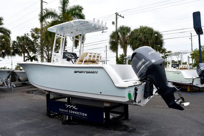 Thumbnail 5 for New 2019 Sportsman Open 232 Center Console boat for sale in Vero Beach, FL