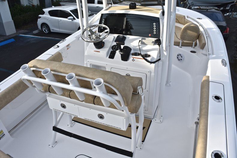 Thumbnail 9 for New 2019 Sportsman Heritage 211 Center Console boat for sale in West Palm Beach, FL
