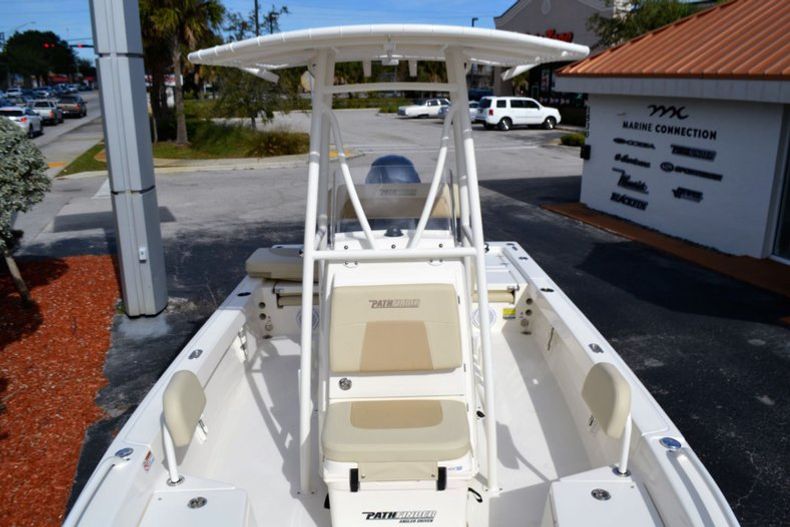 Thumbnail 12 for New 2019 Pathfinder 2200 TRS Bay Boat boat for sale in Vero Beach, FL