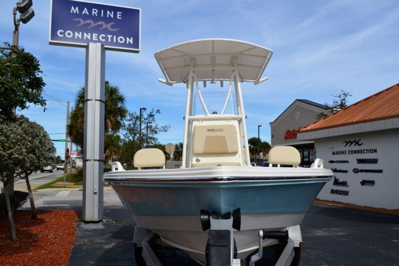 Thumbnail 2 for New 2019 Pathfinder 2200 TRS Bay Boat boat for sale in Vero Beach, FL