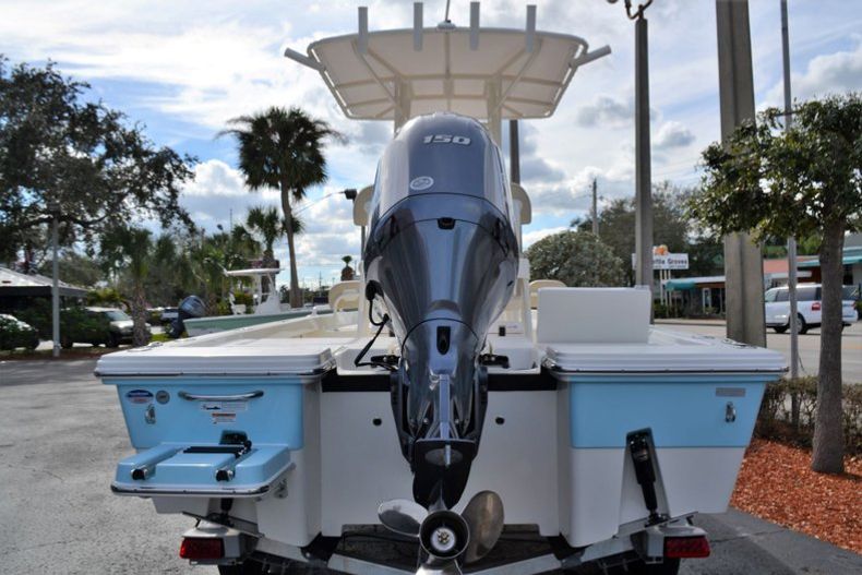 Thumbnail 4 for New 2019 Pathfinder 2200 TRS Bay Boat boat for sale in Vero Beach, FL