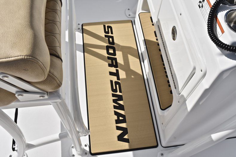 Thumbnail 36 for New 2019 Sportsman Heritage 231 Center Console boat for sale in West Palm Beach, FL
