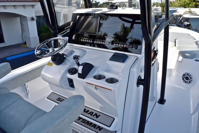 Thumbnail 40 for New 2019 Sportsman Masters 267 Bay Boat boat for sale in Vero Beach, FL