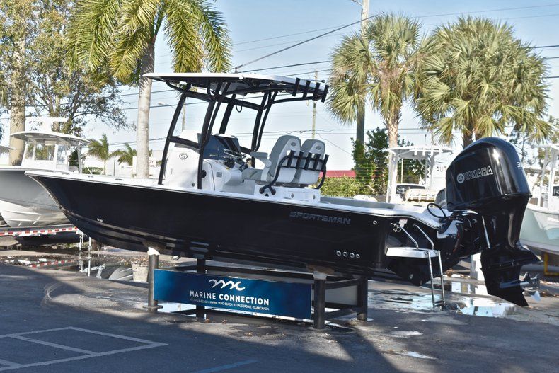 Thumbnail 5 for New 2019 Sportsman Masters 267 Bay Boat boat for sale in Vero Beach, FL
