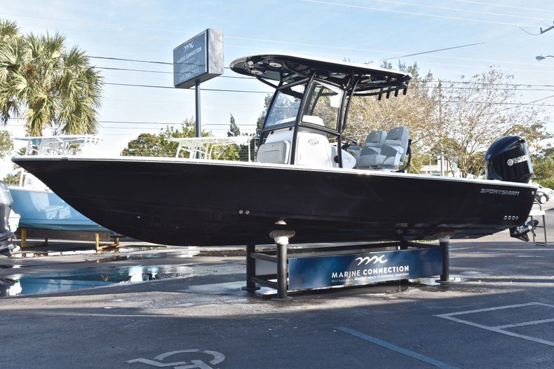 Thumbnail 3 for New 2019 Sportsman Masters 267 Bay Boat boat for sale in Vero Beach, FL