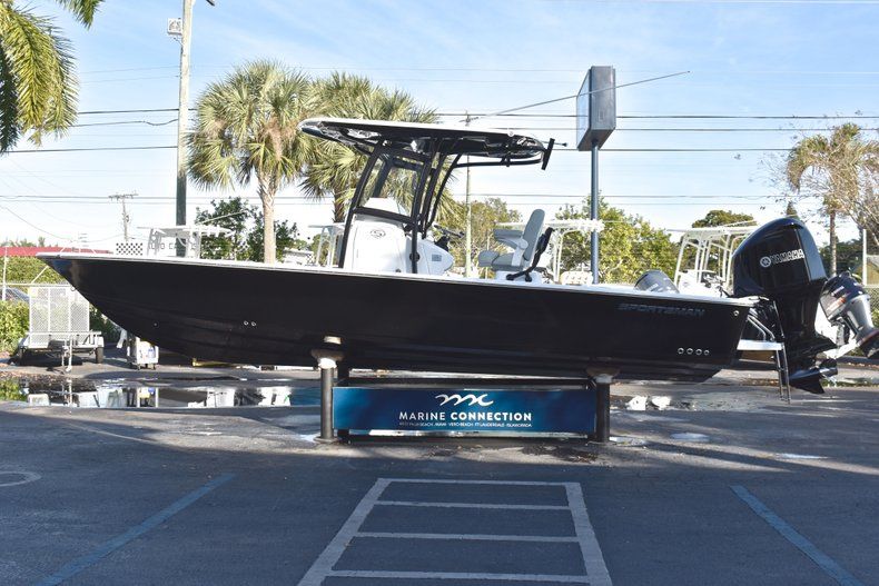 Thumbnail 4 for New 2019 Sportsman Masters 267 Bay Boat boat for sale in Vero Beach, FL